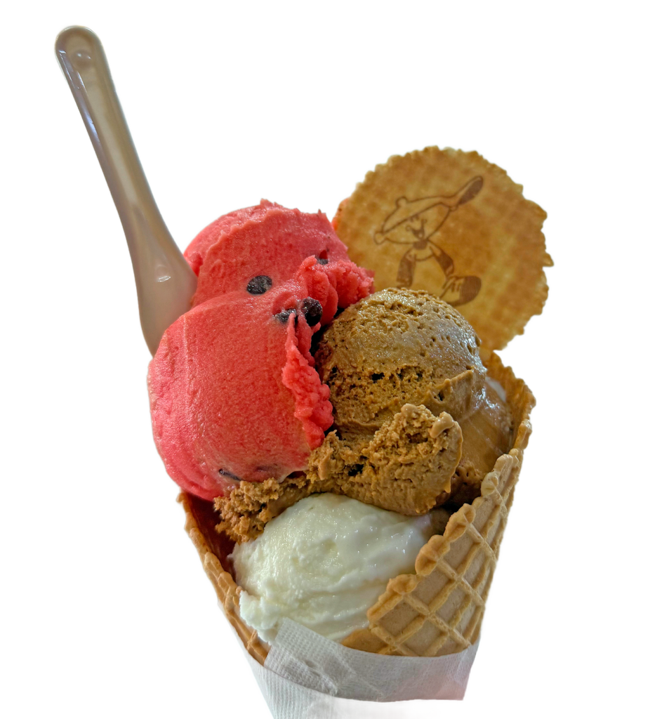 Cono de helado artesano con tres sabores